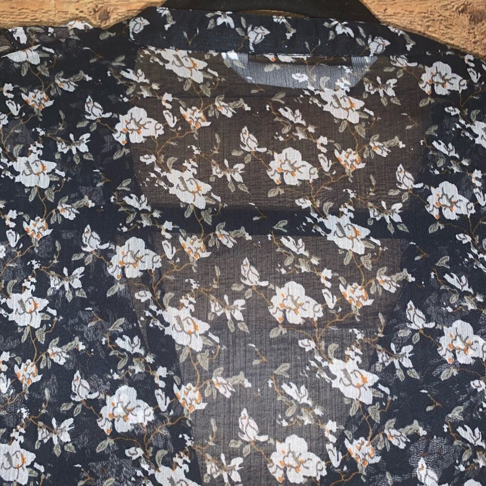 Zara Basic Navy floral top‎ w/ ruffles, size small - Picture 7 of 8